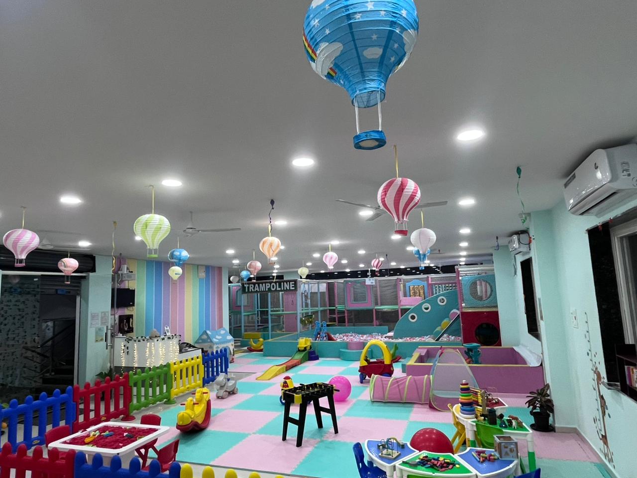Full indoor play area view at Cocomelos